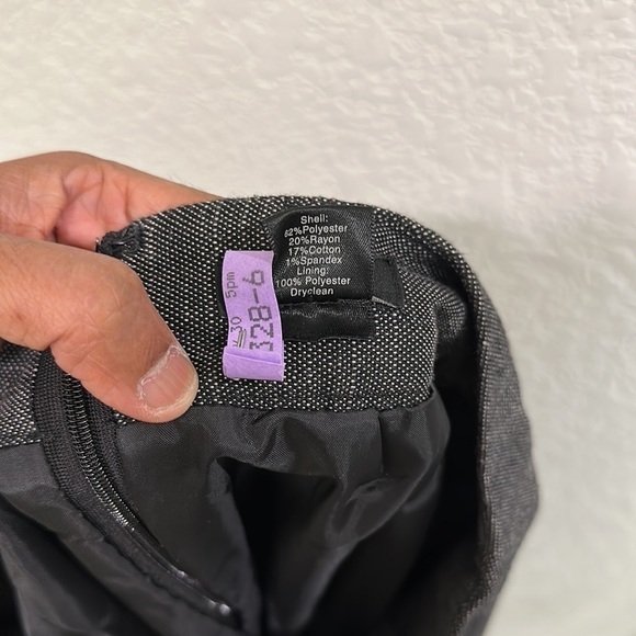 Ann Taylor Mini Skirt In Size 2 - Picture 9 of 9